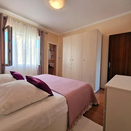 Appartement By The Sea Barbat, Rab - 21809 Rab Town